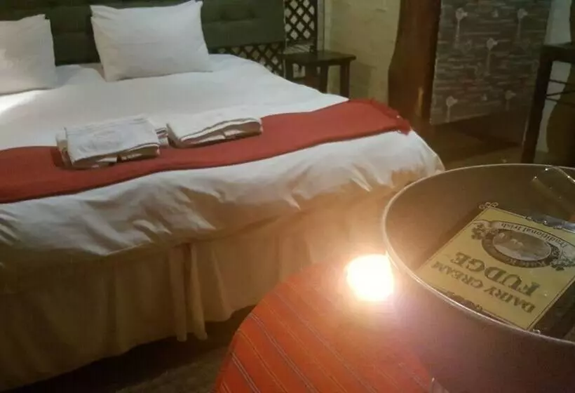 تختخواب و صبحانه Since 2006 African Silhouette Offers Safe, Tranquil And Highly Recommended Stays