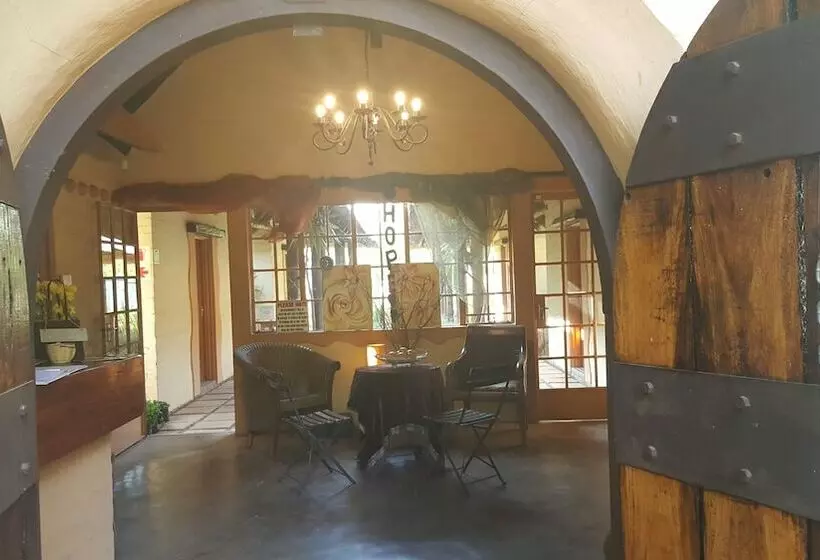 تختخواب و صبحانه Since 2006 African Silhouette Offers Safe, Tranquil And Highly Recommended Stays