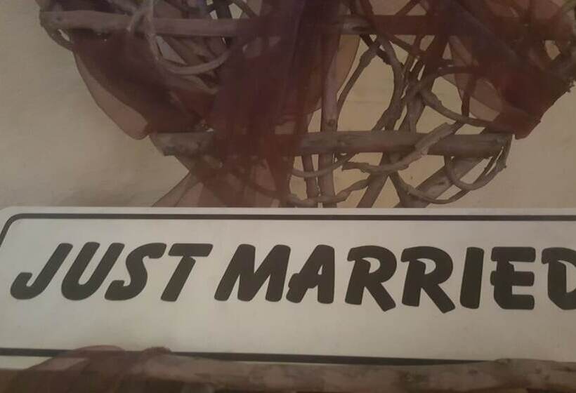 Bed and Breakfast Since 2006 African Silhouette Offers Safe, Tranquil And Highly Recommended Stays