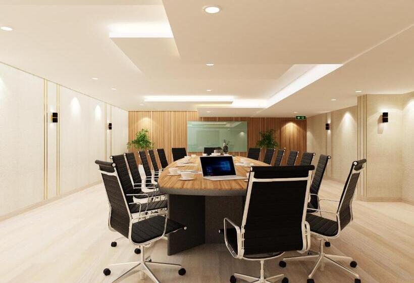 בית מלון כפרי Paragon Grand Resort