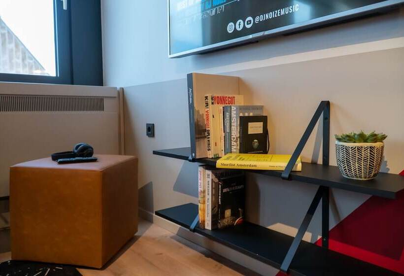 Отель Via Suites