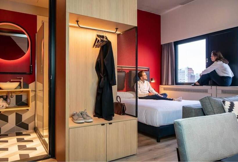 Отель Via Suites