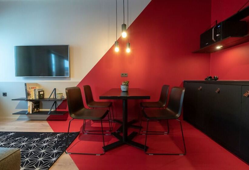 Отель Via Suites