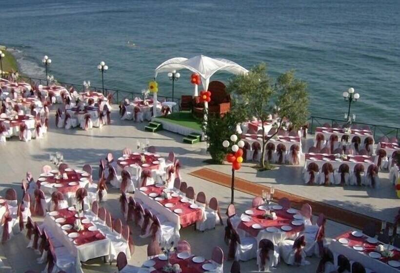 בית מלון כפרי Atamer Doga Resort