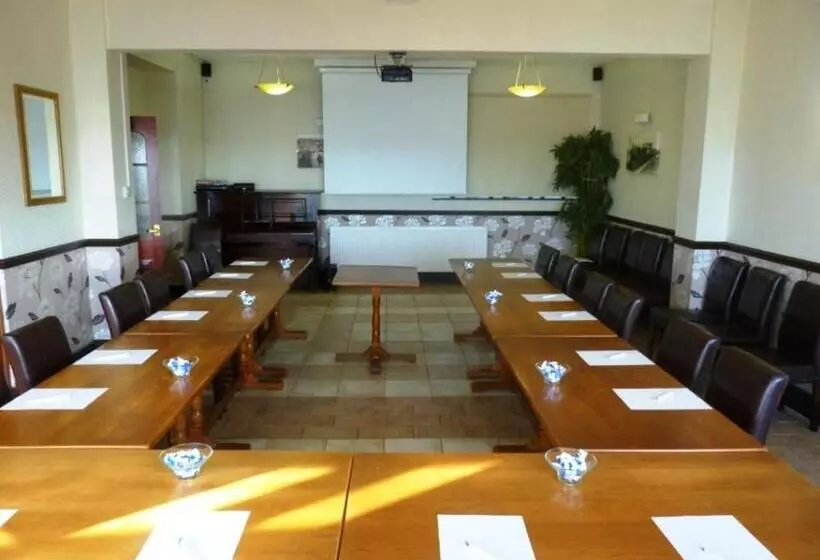 Отель Bailey Ground