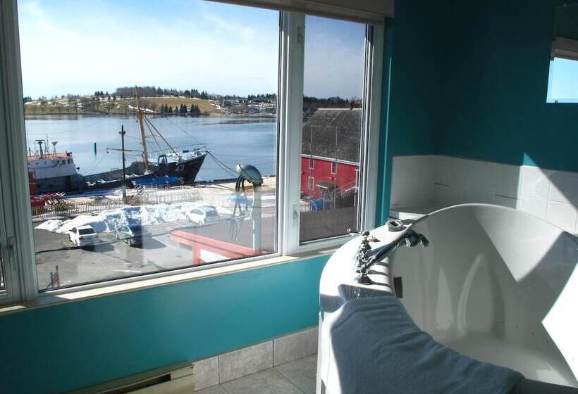 هتل Brigantine Inn & Suites