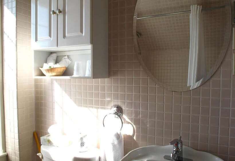 هتل Brigantine Inn & Suites