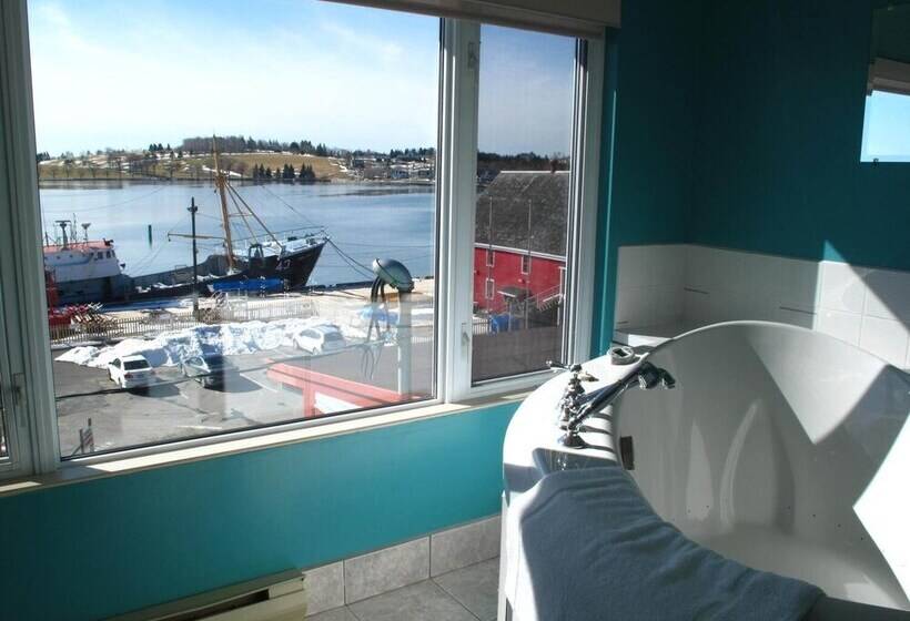 هتل Brigantine Inn & Suites