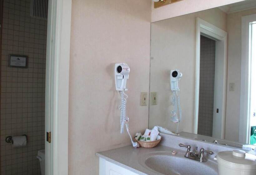 هتل Brigantine Inn & Suites