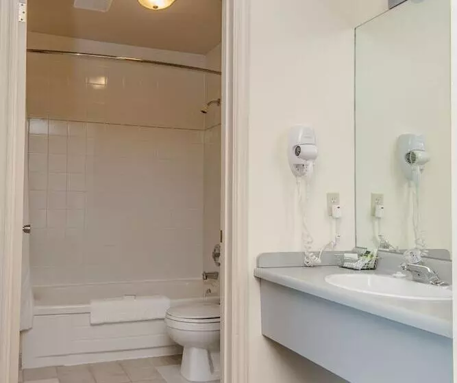 Hotel Brigantine Inn & Suites