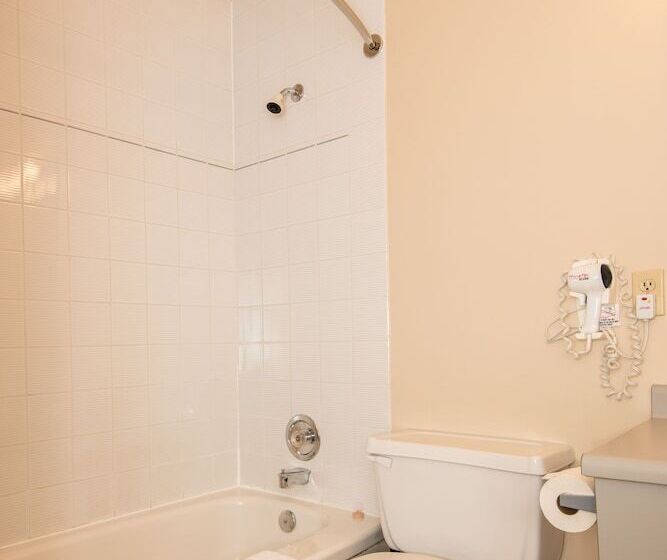 هتل Brigantine Inn & Suites