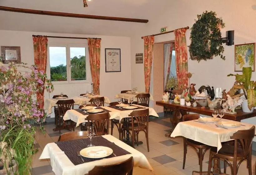 Отель Hôtel De Courteilles