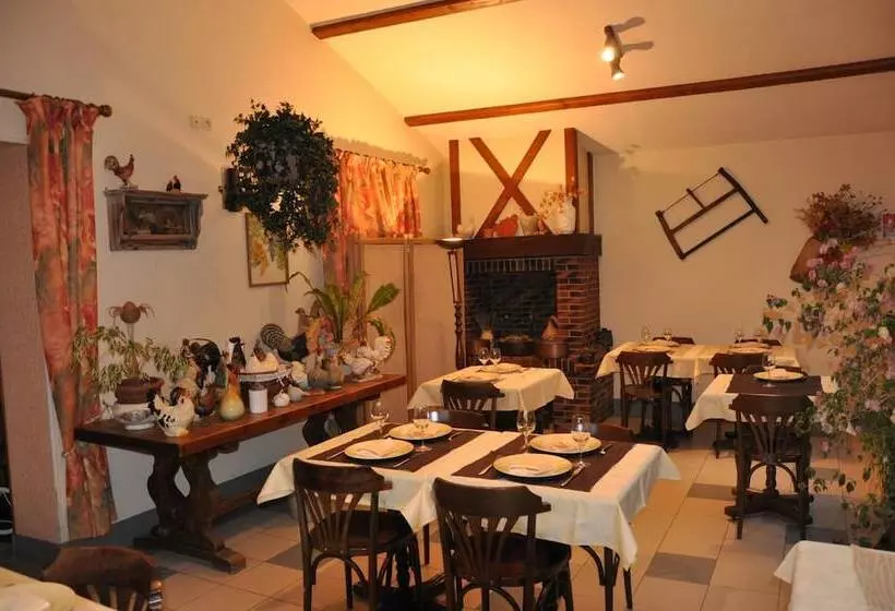 Отель Hôtel De Courteilles