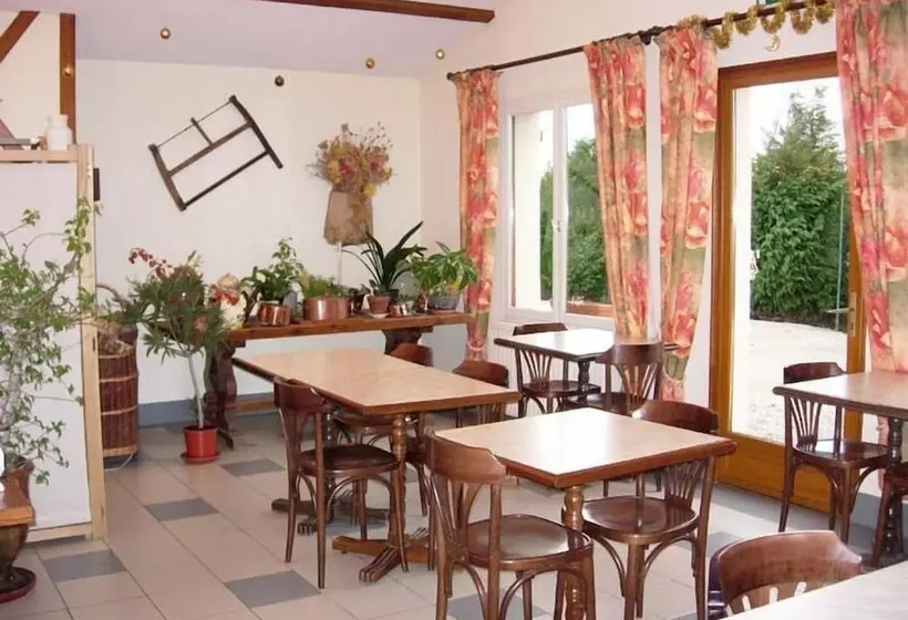 Отель Hôtel De Courteilles