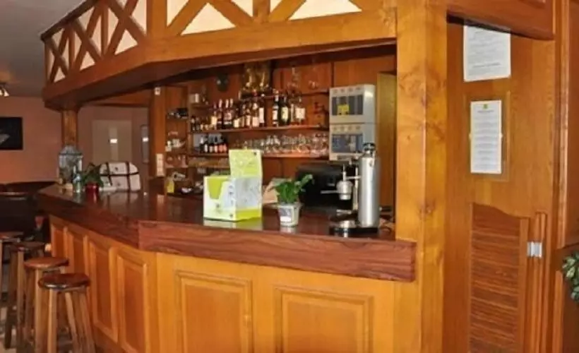 Отель Hôtel De Courteilles