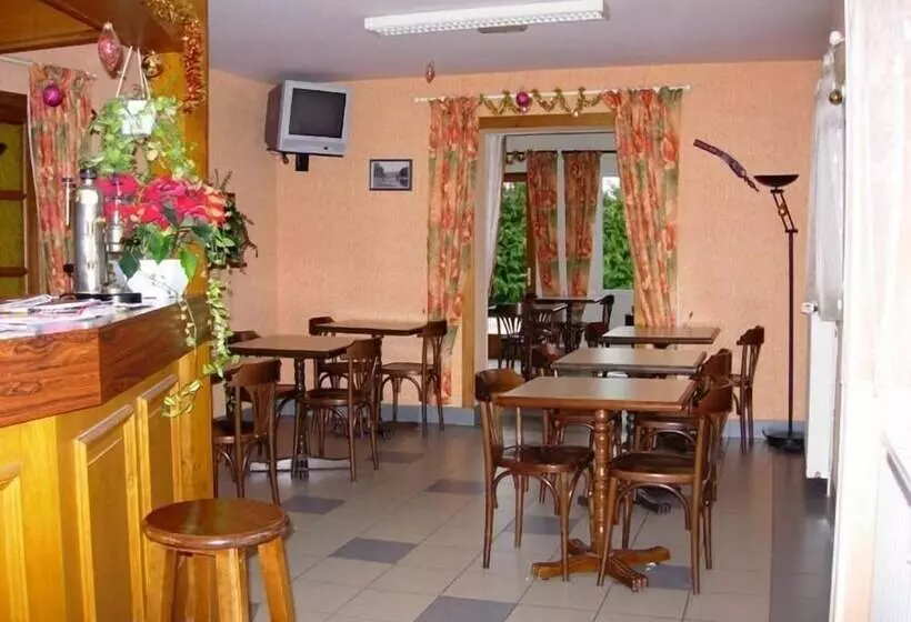 Отель Hôtel De Courteilles