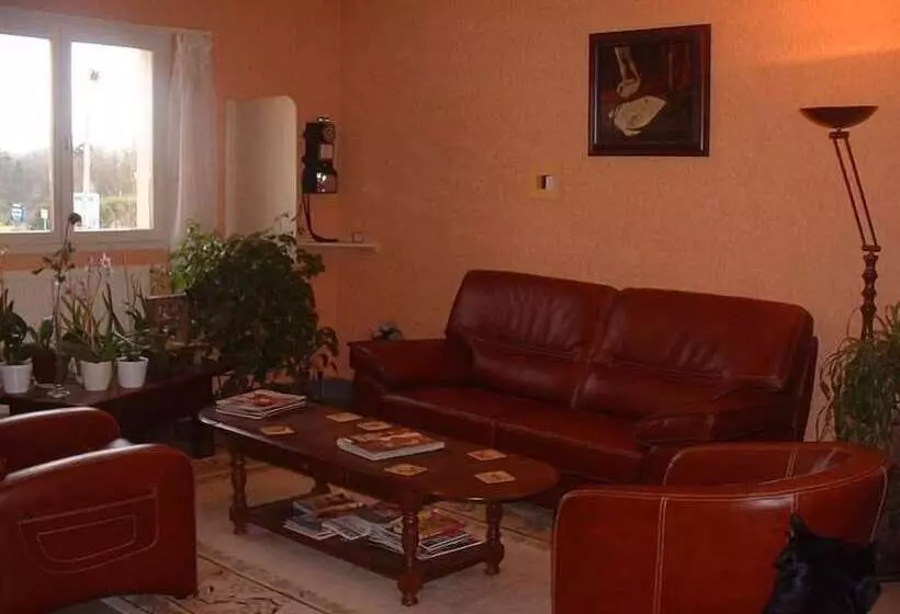 Отель Hôtel De Courteilles