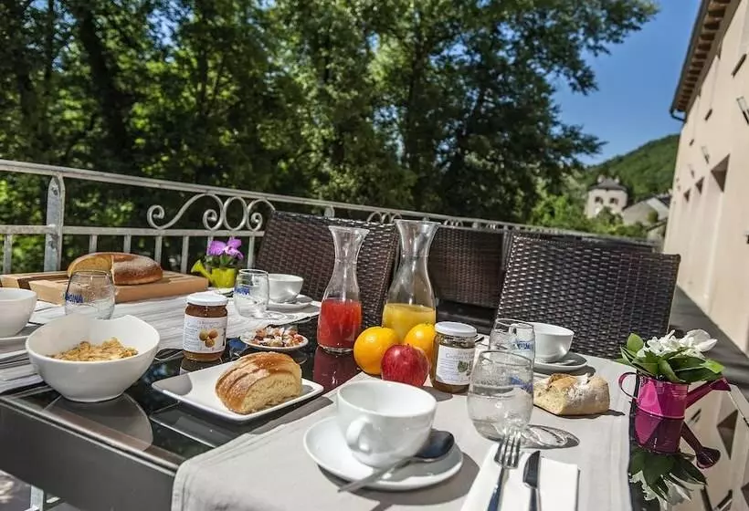 Отель Hôtel Restaurant Les 2 Rives   Logis Hôtels