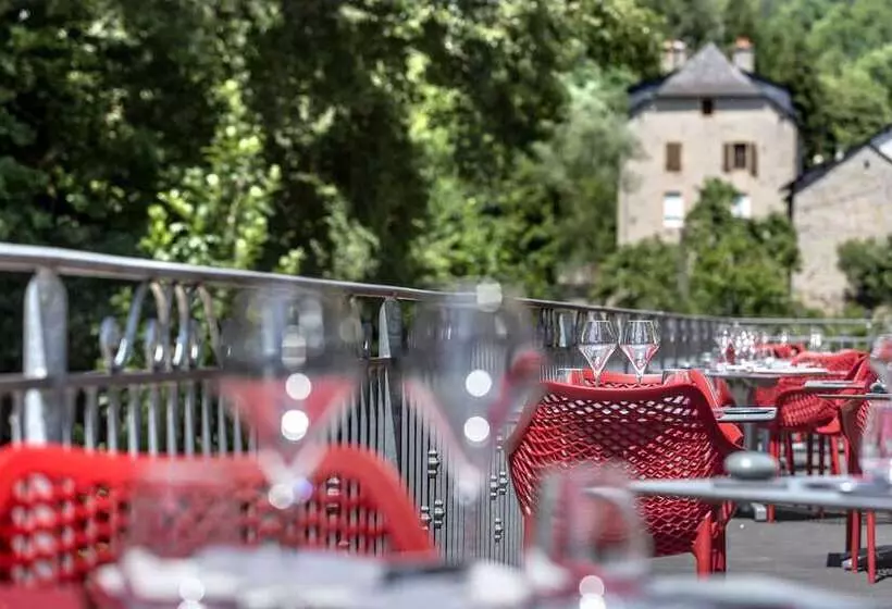 Отель Hôtel Restaurant Les 2 Rives   Logis Hôtels