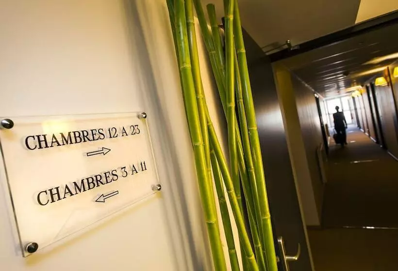 Отель Hôtel Restaurant Les 2 Rives   Logis Hôtels