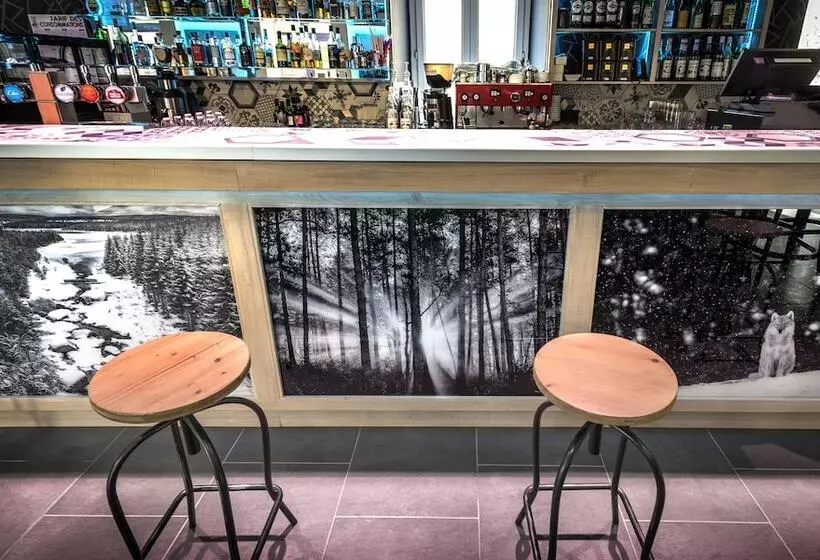 Отель Hôtel Restaurant Les 2 Rives   Logis Hôtels