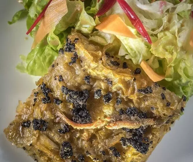 Отель Hôtel Restaurant Les 2 Rives   Logis Hôtels