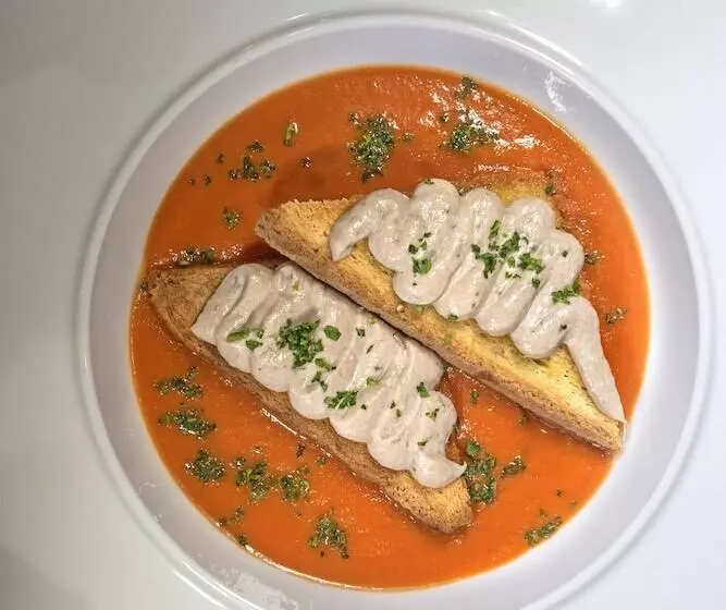 Отель Hôtel Restaurant Les 2 Rives   Logis Hôtels