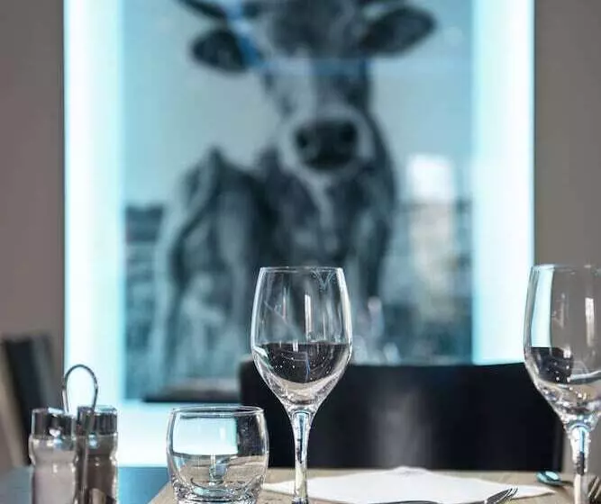 Отель Hôtel Restaurant Les 2 Rives   Logis Hôtels