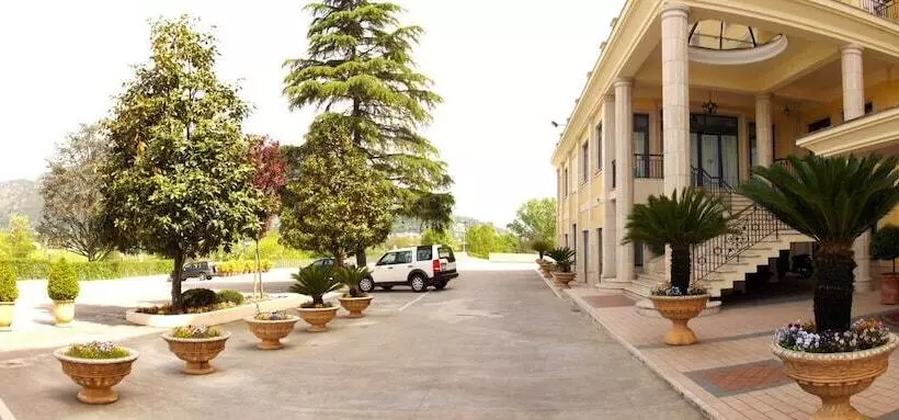 Hotelli Ristorante Al Boschetto