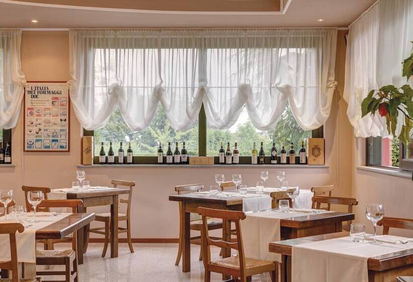 ホテル Santamaria Langhe