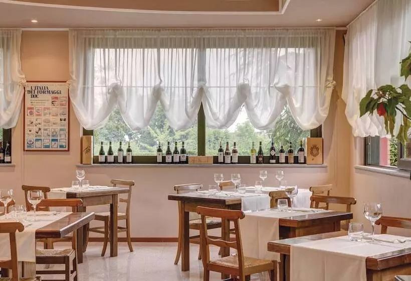 ホテル Santamaria Langhe