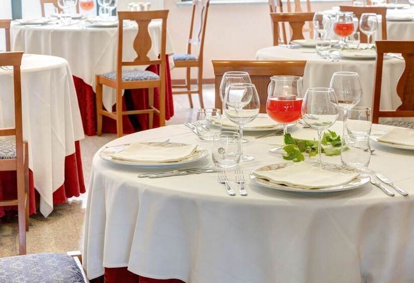 ホテル Santamaria Langhe