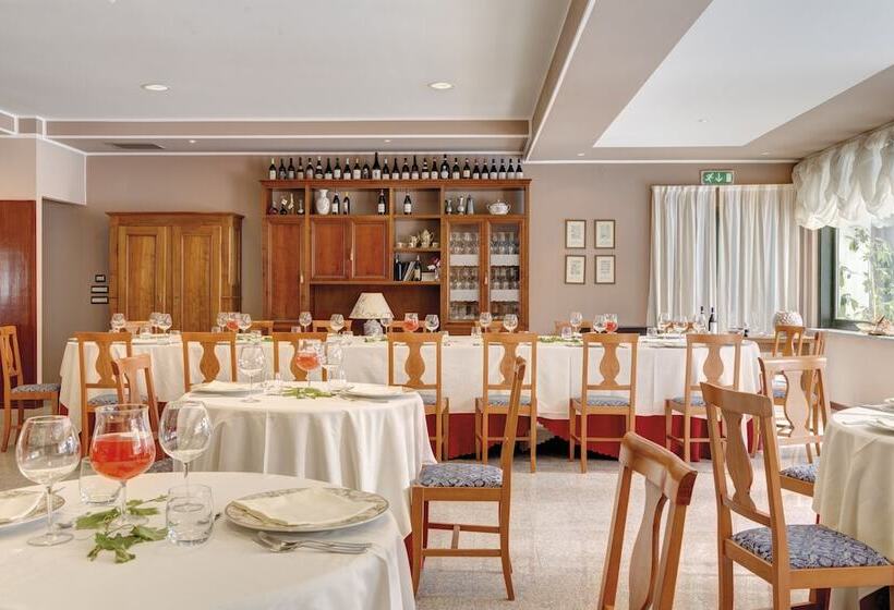 ホテル Santamaria Langhe