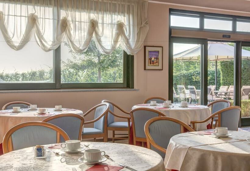 ホテル Santamaria Langhe