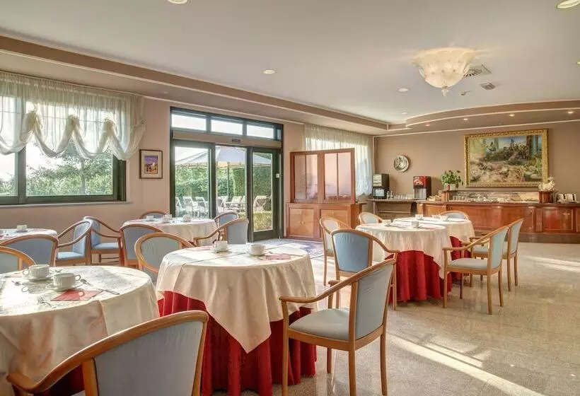 ホテル Santamaria Langhe