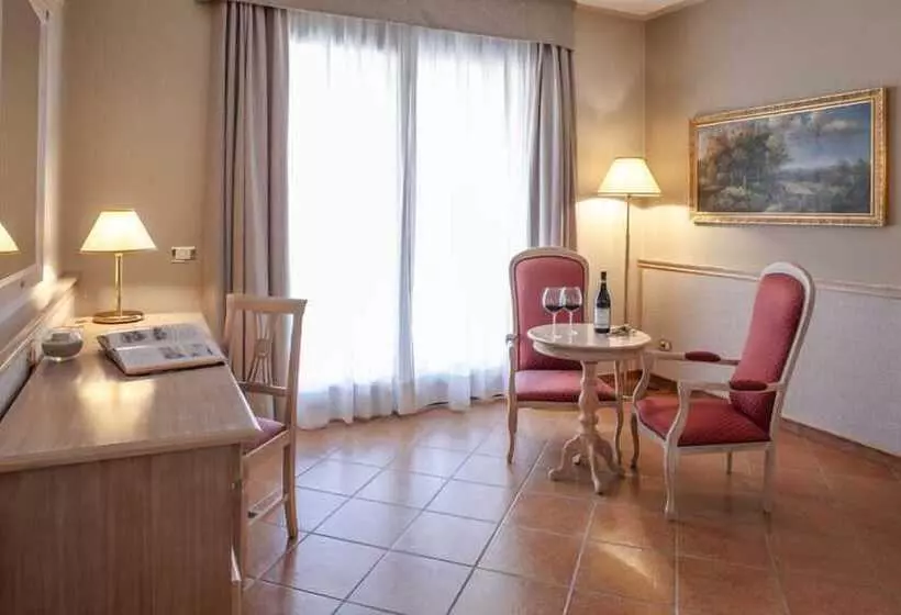 ホテル Santamaria Langhe