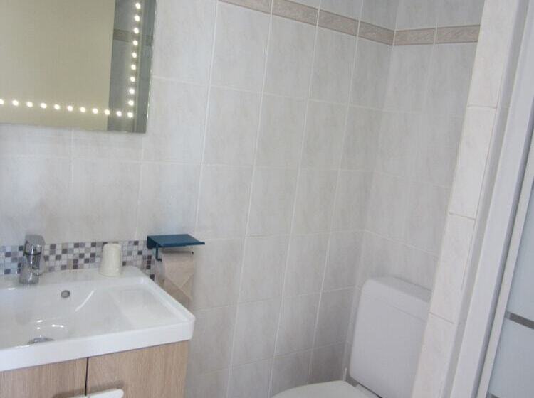 בית מלון כפרי The Originals Access, Hôtel Les Iris, Bercksurmer