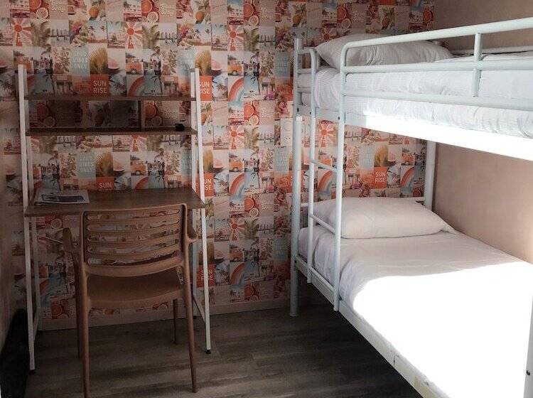 בית מלון כפרי The Originals Access, Hôtel Les Iris, Bercksurmer