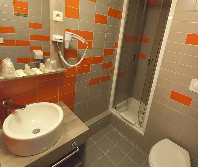 هتل The Originals City, Hôtel Clermontferrand Sud Aubière