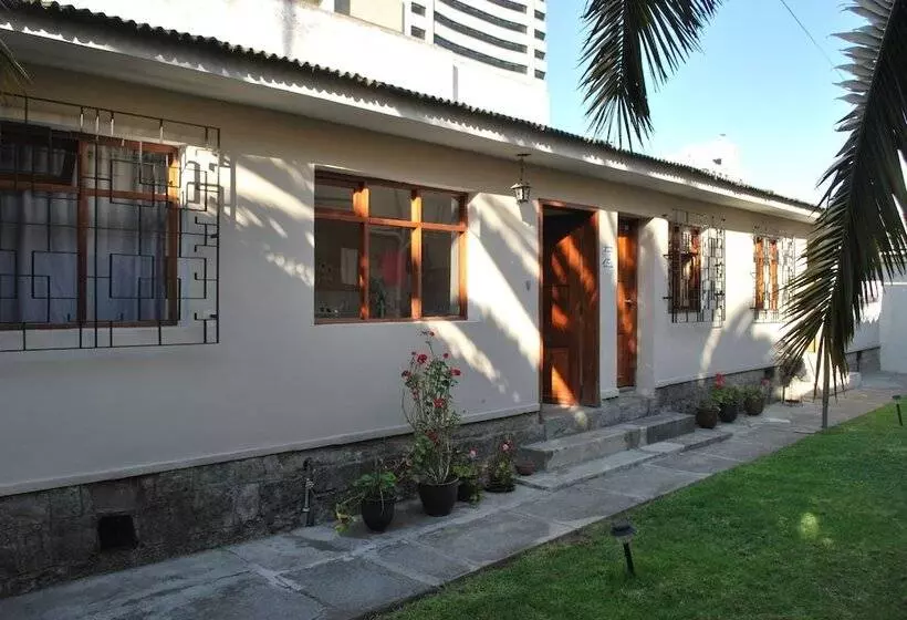 هتل Travellers Inn