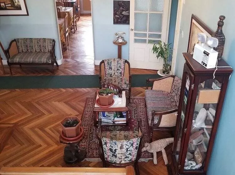 هتل Travellers Inn