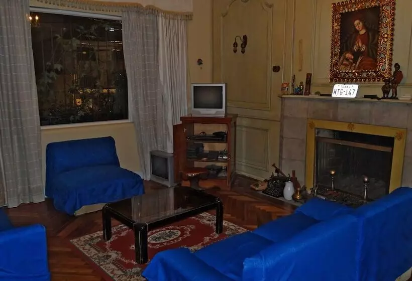 هتل Travellers Inn