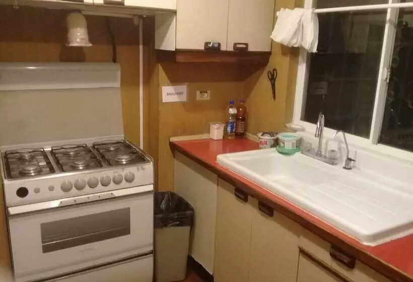 هتل Travellers Inn