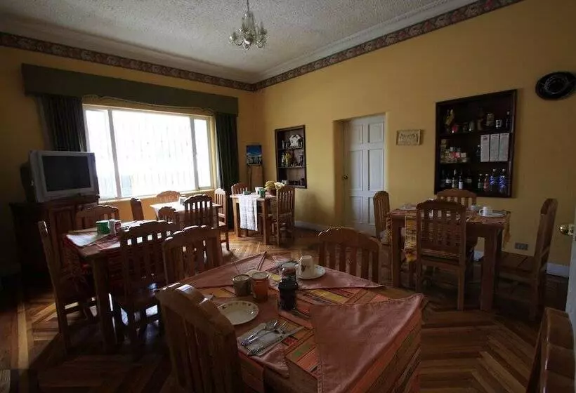 هتل Travellers Inn