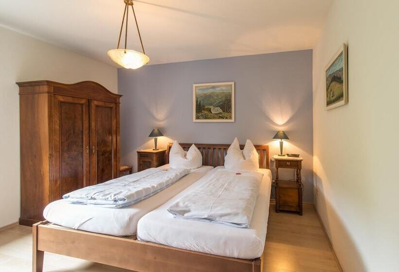 بنسيون Goldener Adler Oberried   Hotel & Appartements