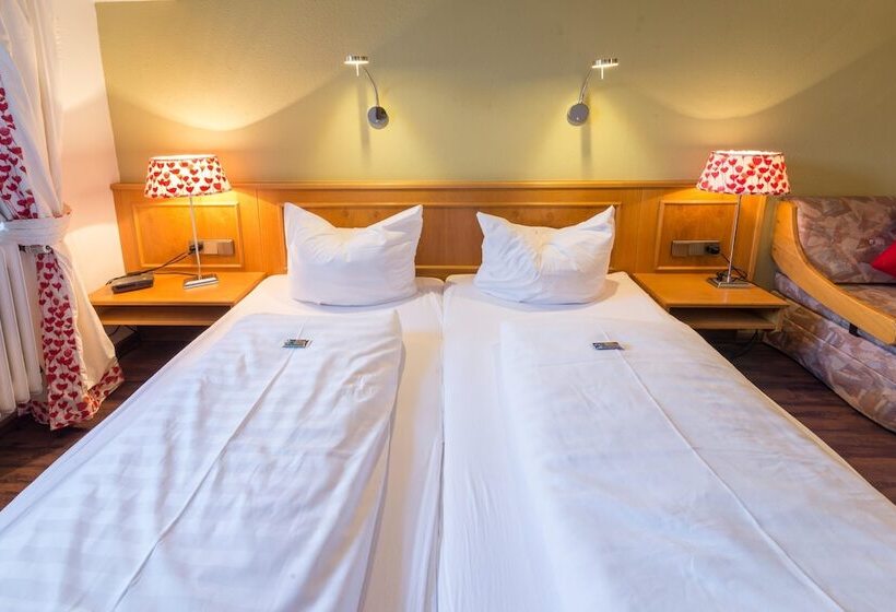 بنسيون Goldener Adler Oberried   Hotel & Appartements