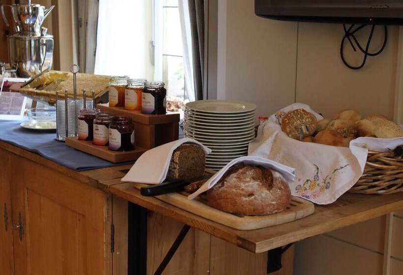 بنسيون Goldener Adler Oberried   Hotel & Appartements