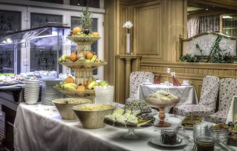 Villa Medici Hotel & Restaurant