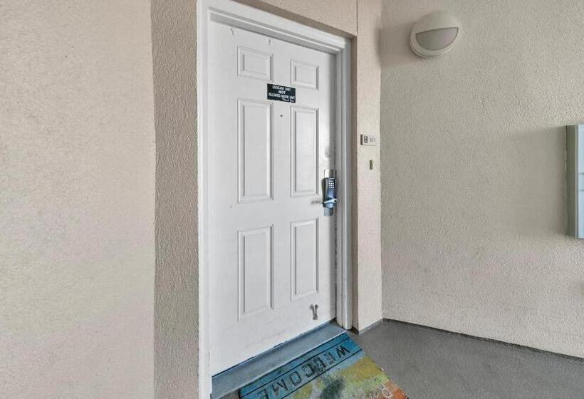 Majestic Beach Towers 1 301