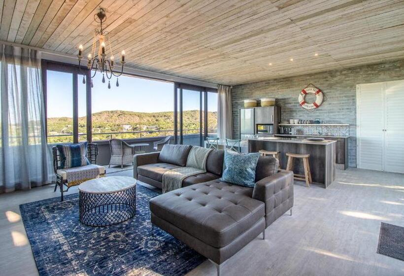 膳宿费 The Quarter Deck